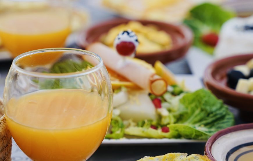 𝙃𝙤𝙩 𝘼𝙞𝙧 𝘽𝙖𝙡𝙡𝙤𝙤𝙣 𝙒𝙞𝙩𝙝 𝙍𝙤𝙮𝙖𝙡 𝘽𝙧𝙚𝙖𝙠𝙛𝙖𝙨𝙩